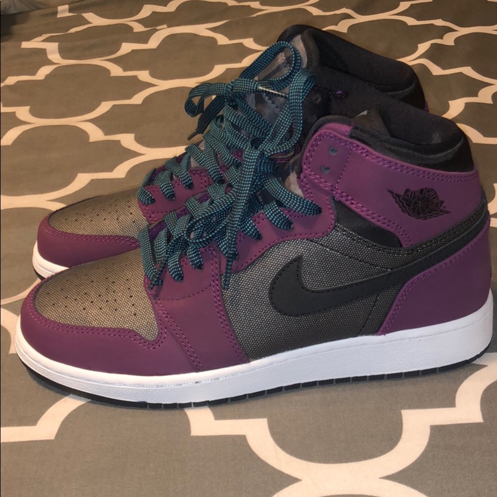 Air Jordan 1 Retro High (Kids) Mulberry